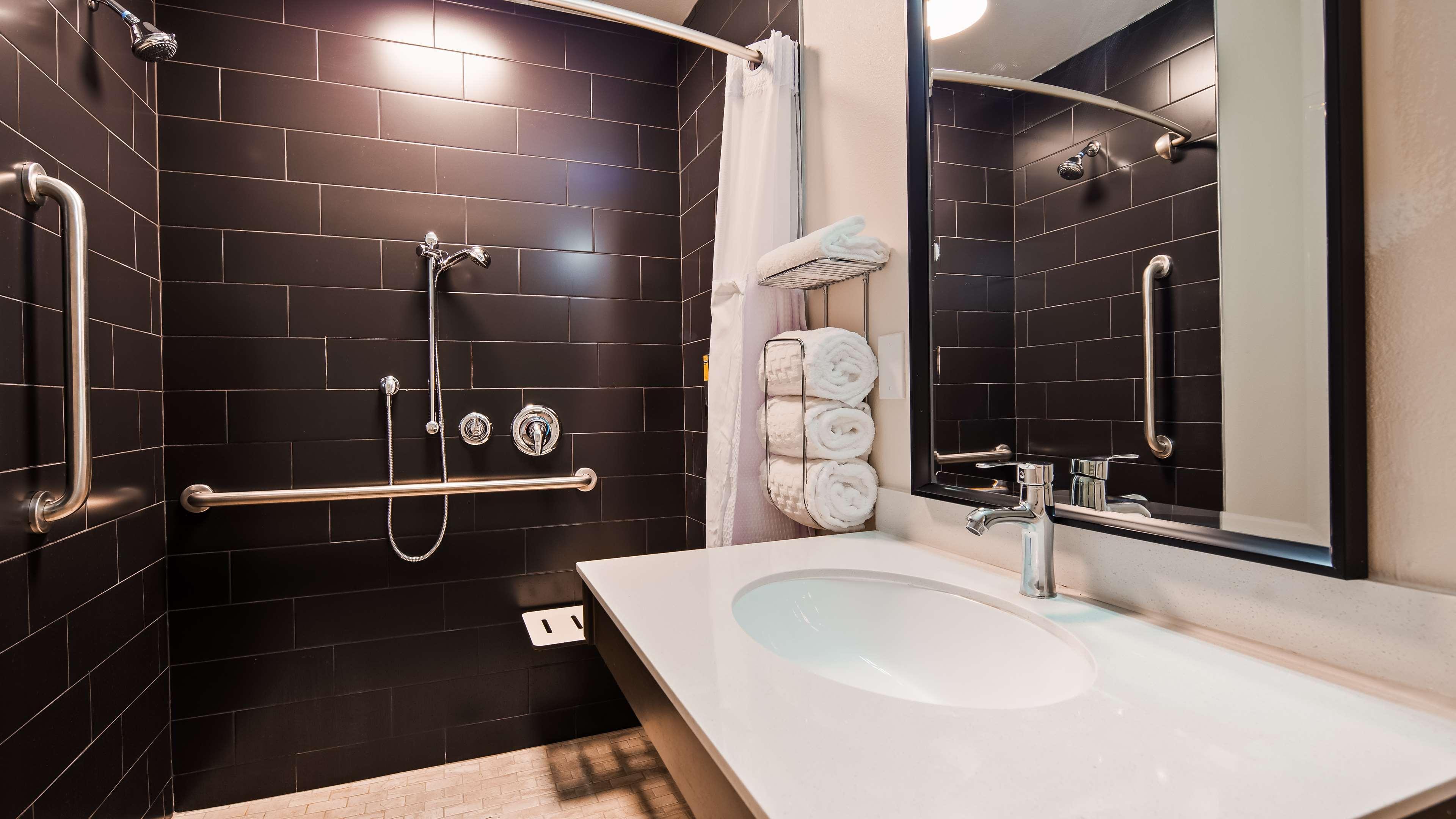 Best Western Plus New Barstow Inn & Suites Exterior photo