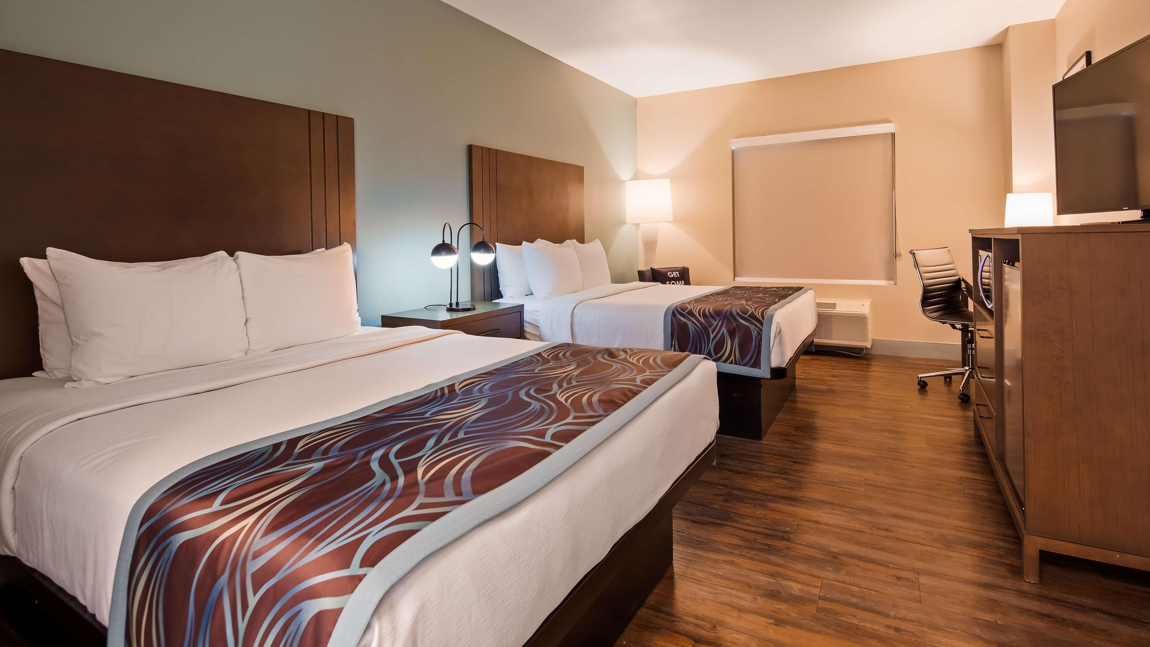 Best Western Plus New Barstow Inn & Suites Exterior photo