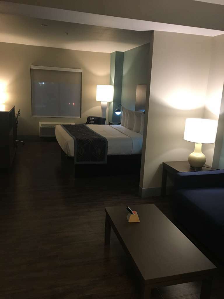 Best Western Plus New Barstow Inn & Suites Room photo