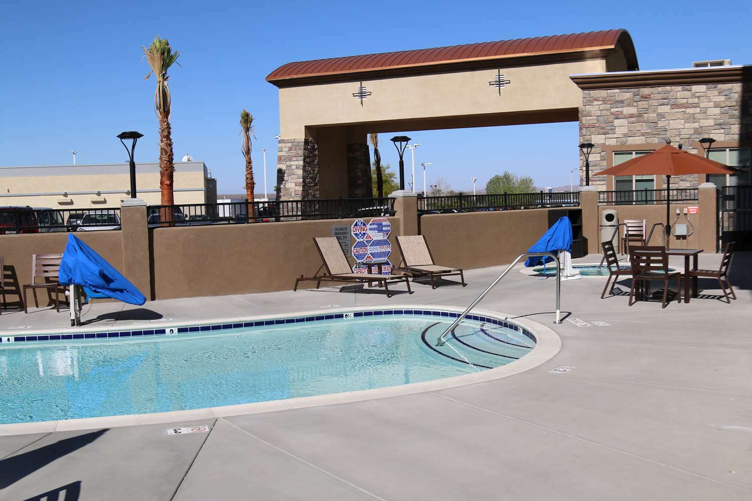 Best Western Plus New Barstow Inn & Suites Exterior photo