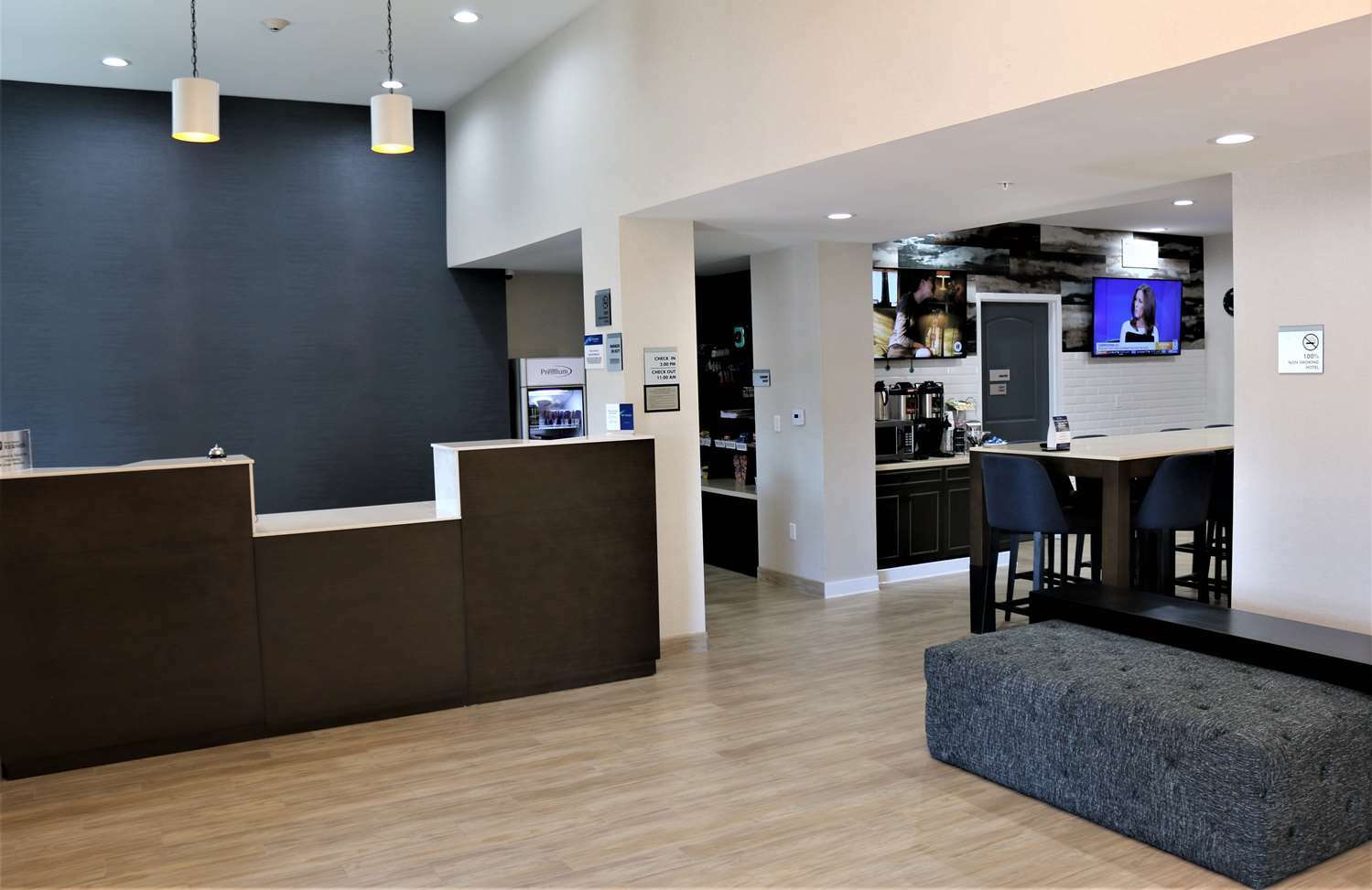 Best Western Plus New Barstow Inn & Suites Exterior photo